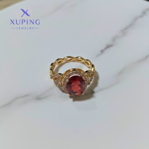Anillo Con Circonias Color Rojo. baño de Oro Xuping Rose Gold talla 8