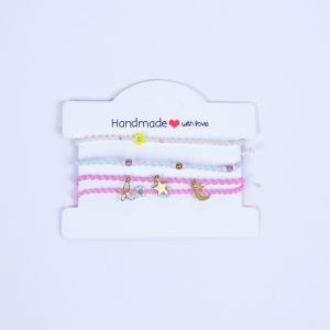 Set de tres pulseras de joyeria  hecha a mano  diseños variados.