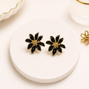 Zarcillos  de Flor Color Negro, Oro Laminado Viennios 18k cierre de Omega