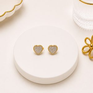 Zarcillos  de Corazón con Circonias, Oro Laminado Viennios 18k cierre de Omega