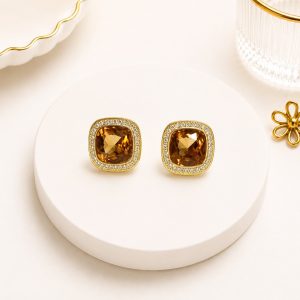 Zarcillos Cuadrados   Color Dorado con Circonias , Oro Laminado  18k Viennios cierre de Omega
