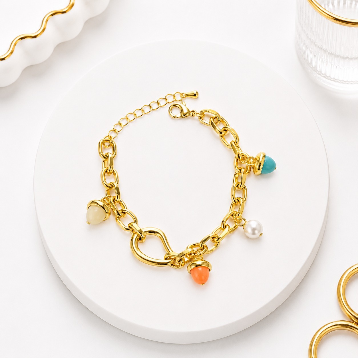 Pulsera  con Dijes Colgantes Oro Laminado 18k